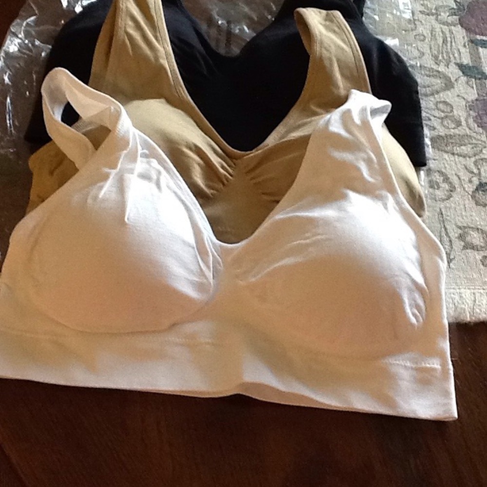 Set of 3 wireless push-up Bras. Blk, Wht, Nude